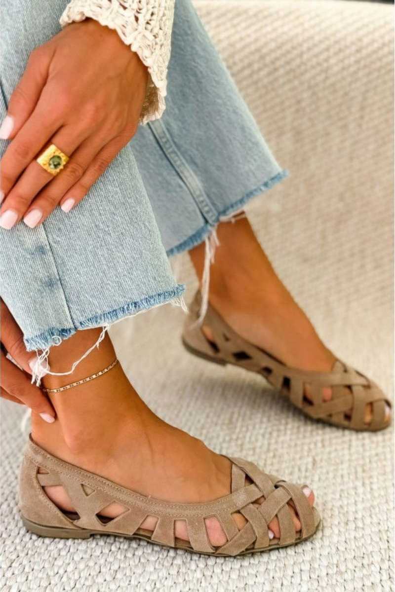 Sandalias planas con punta abierta y de tejido entrelazado
