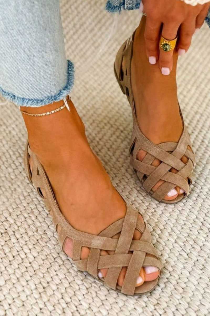 Sandalias planas con punta abierta y de tejido entrelazado